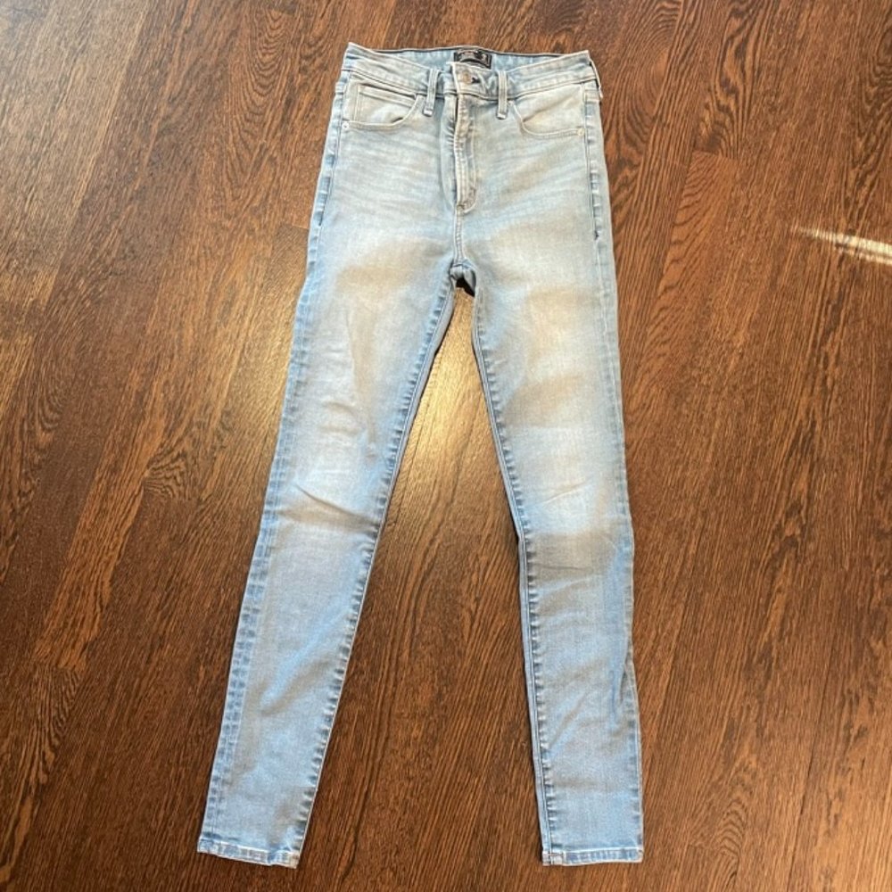 Abercrombie and Fitch High Rise Light Wash Super Skinny Jeans size 25 R
